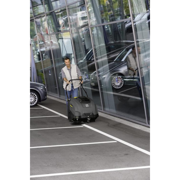 Подметально-всасывающая машина Karcher KM 75/40 W G Подметально-всасывающая машина Karcher KM 75/40 W G